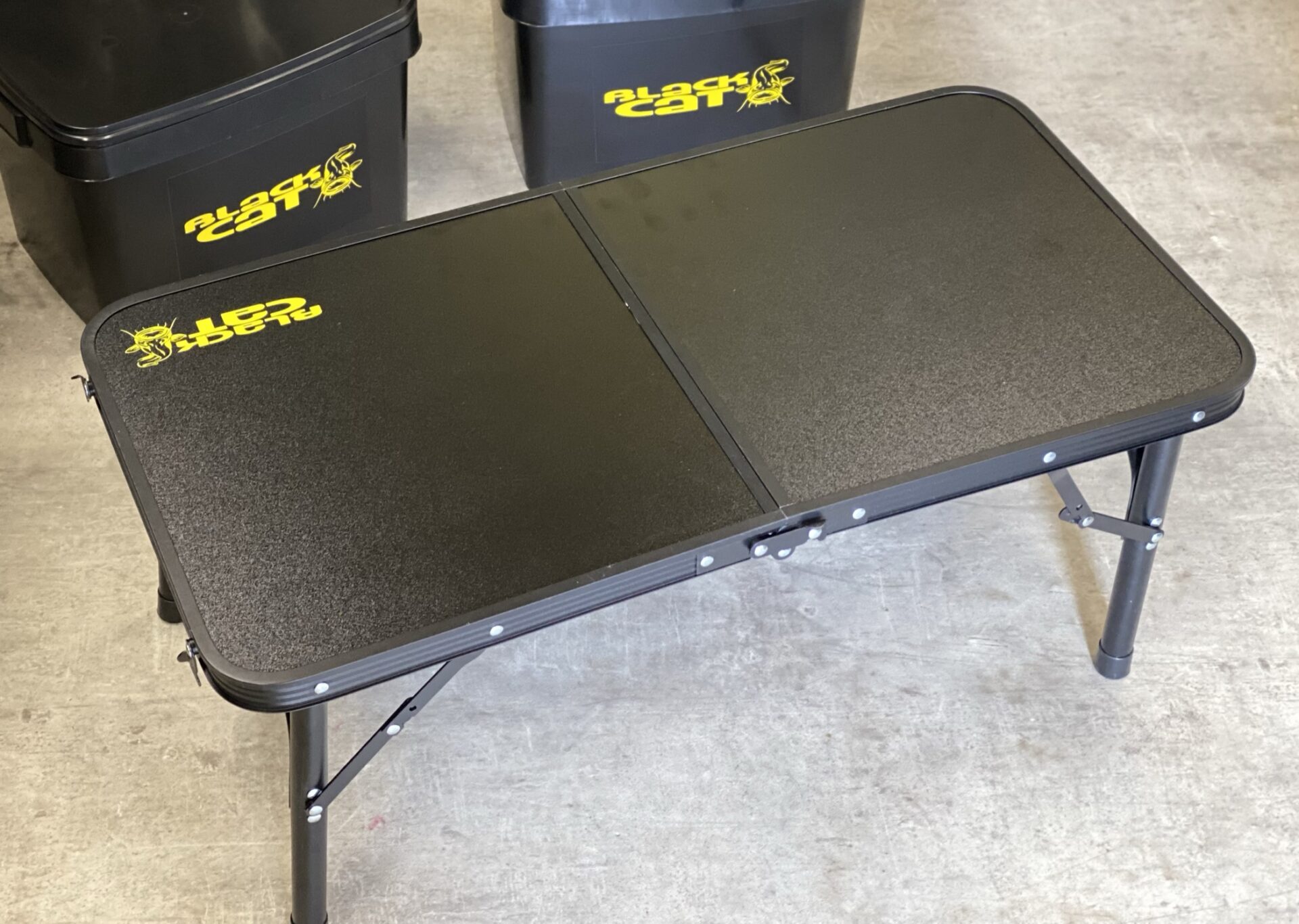 Table Bivvy 80x40x32cm Black Cat (Nouveauté 2022)